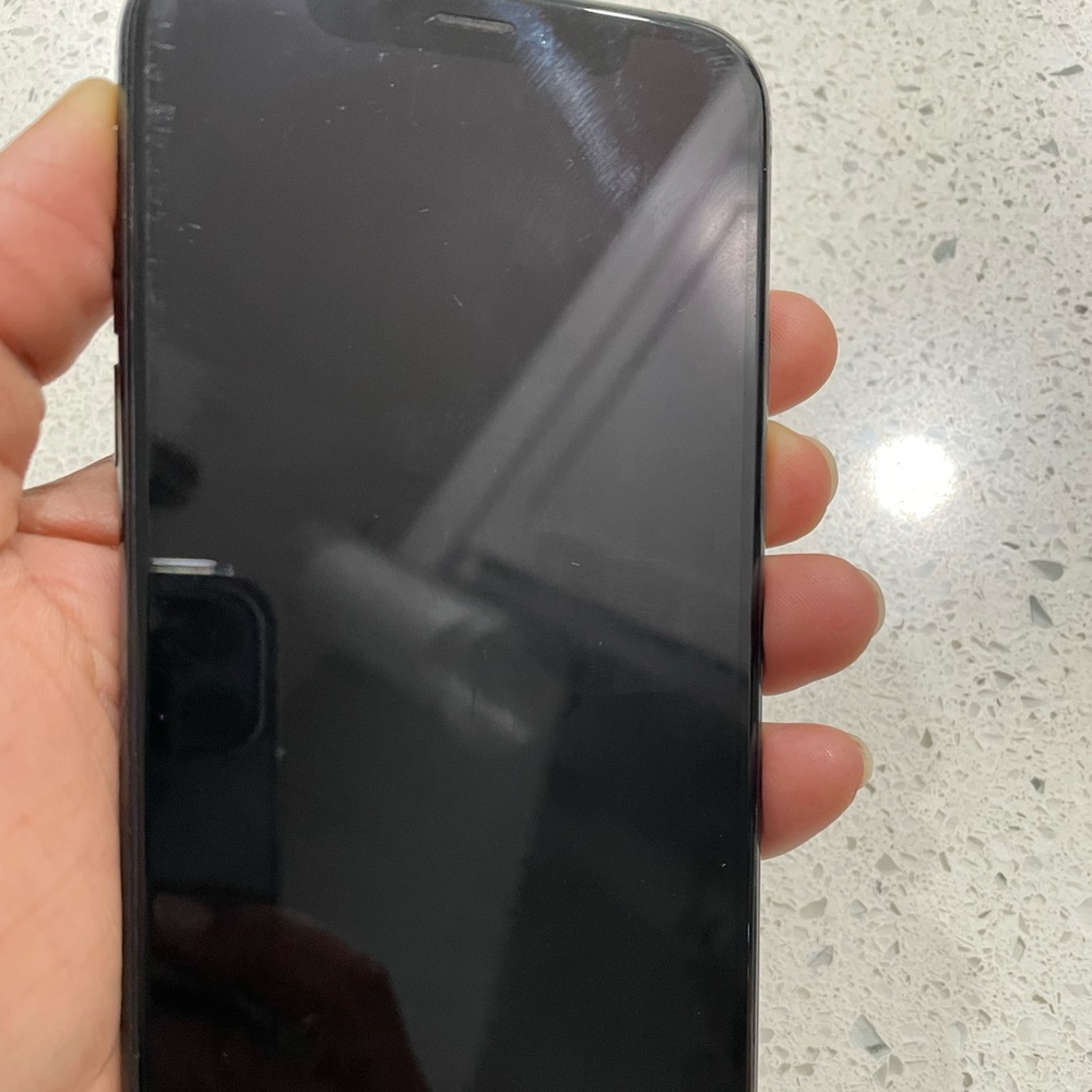 iPhone X 64g UNLOCKED…works with any phone carrier.